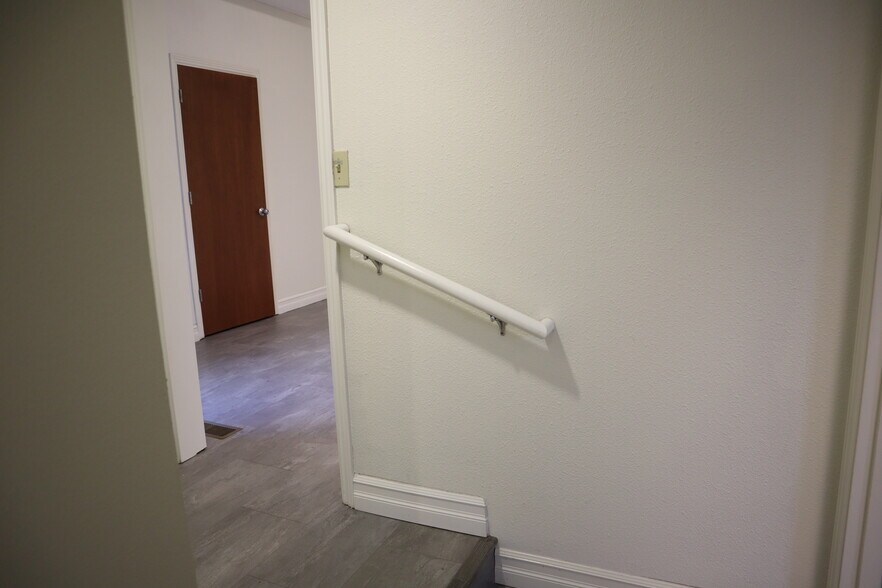 More Photos Of 4418-4420 NE St Johns Rd E, Vancouver Freestanding For Lease