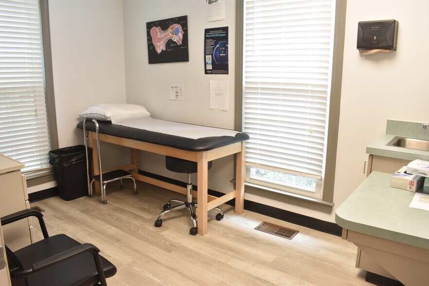 More Photos Of 340 Eisenhower Dr, Savannah Medical For Sale