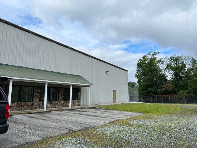 More Photos Of 13117 NC Highway 24/27, Robbins Warehouse For Lease