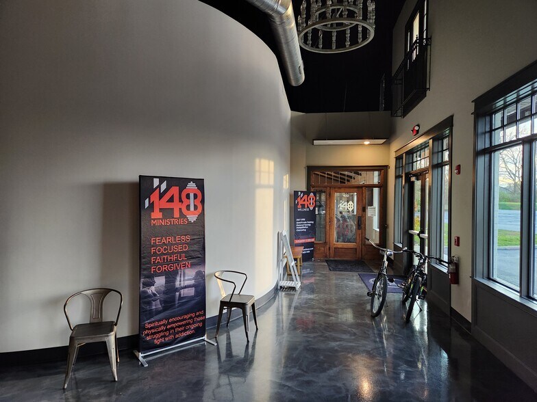 More Photos Of 100-400 Byrd Way, Greenwood Storefront Retail Office For Lease