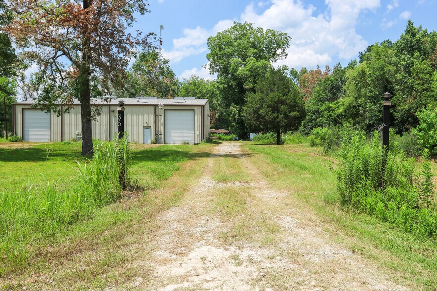 More Photos Of 36 Private Road 6245, Dayton Flex For Lease