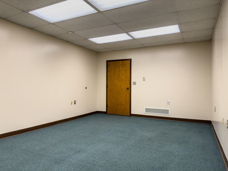 More Photos Of 1679 E State Route 29, Urbana Showroom For Sale
