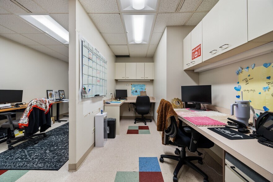 More Photos Of 7000 W 111th St, Worth Medical For Sale