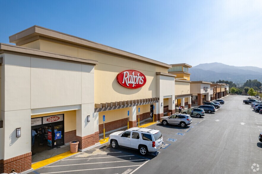 More Photos Of 10455 Sunland Blvd, Sunland Unknown For Lease