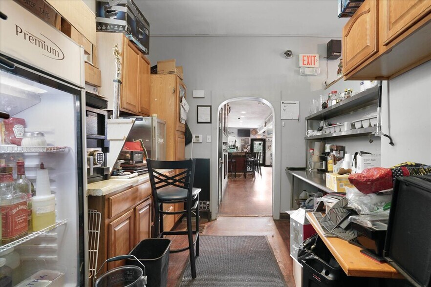 More Photos Of 1101 River Rd, New Windsor Township General Retail For Sale