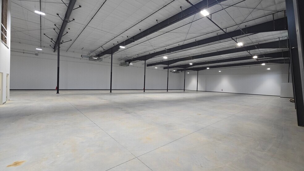 More Photos Of 168 Thunder Rd, Mooresville Light Manufacturing For Lease