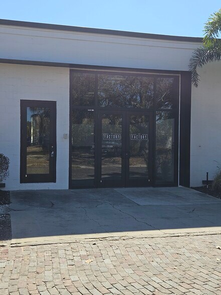 More Photos Of 2606 Fairfield Ave S, Saint Petersburg Light Manufacturing For Lease