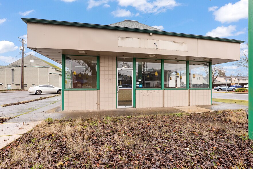 More Photos Of 774 Main St, Springfield Fast Food For Sale