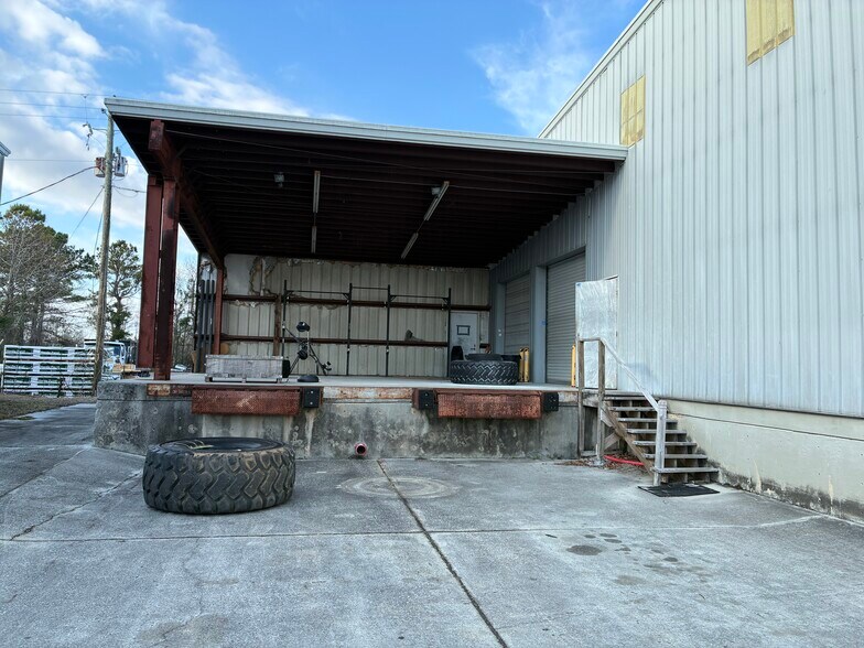 More Photos Of 6500 Windmill Way, Wilmington Industrial For Lease