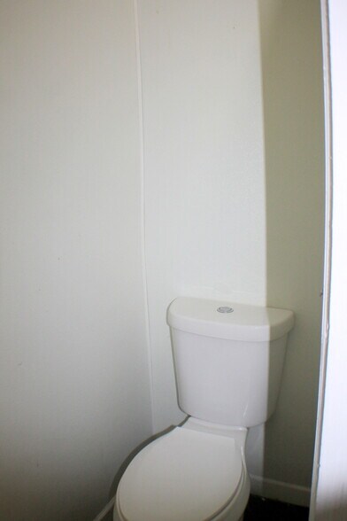 More Photos Of 3907 Canal St, Houston Bar For Lease