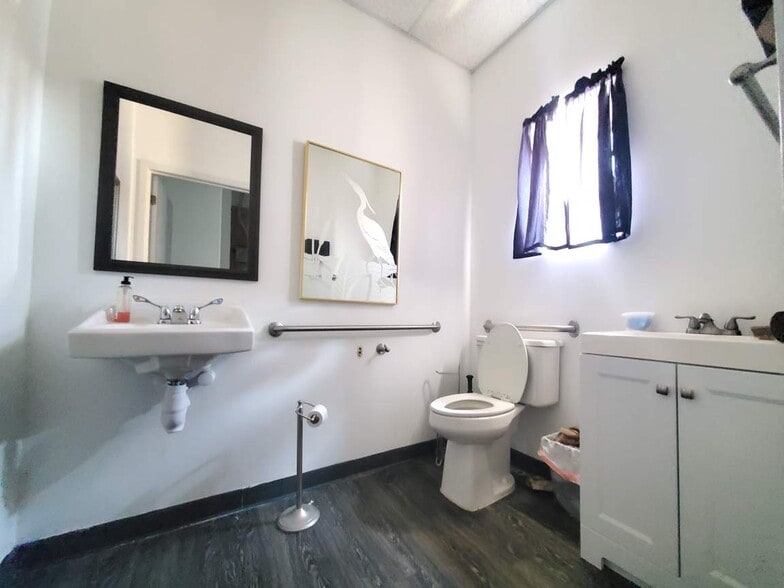 More Photos Of 4830-4848 Sunrise Hwy, Sayville Unknown For Lease