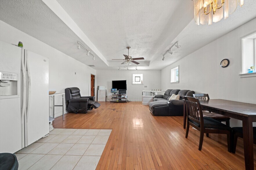 More Photos Of 591 Burnham Ave, Calumet City Office Residential For Sale