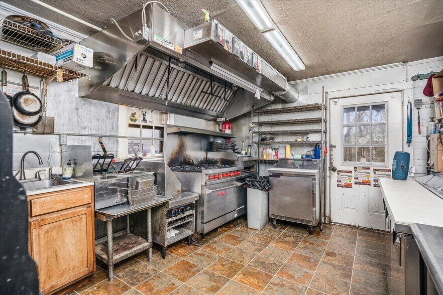 More Photos Of 232 N Peachtree Ave, Cookeville Restaurant For Sale