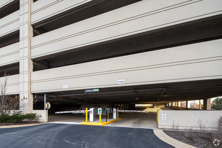 More Photos Of 1500 McConnor Pky, Schaumburg Office For Lease