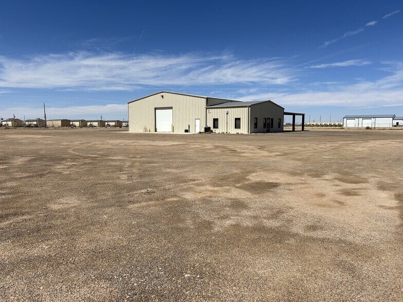 More Photos Of 1389 Oil Mil Rd, Pecos Warehouse For Lease