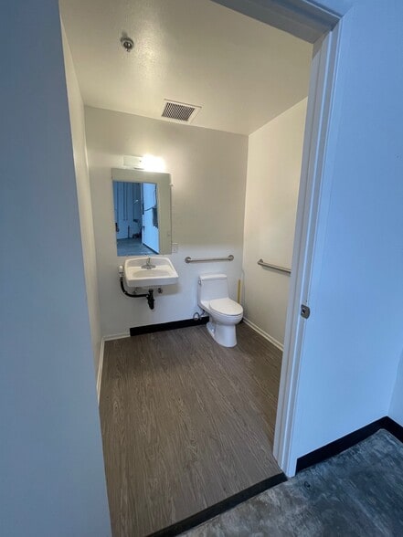 More Photos Of 19428-19434 Business Center Dr, Northridge Warehouse For Lease