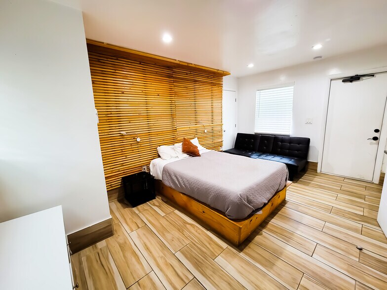 More Photos Of 1858 Dewey St, Hollywood Apartments For Sale