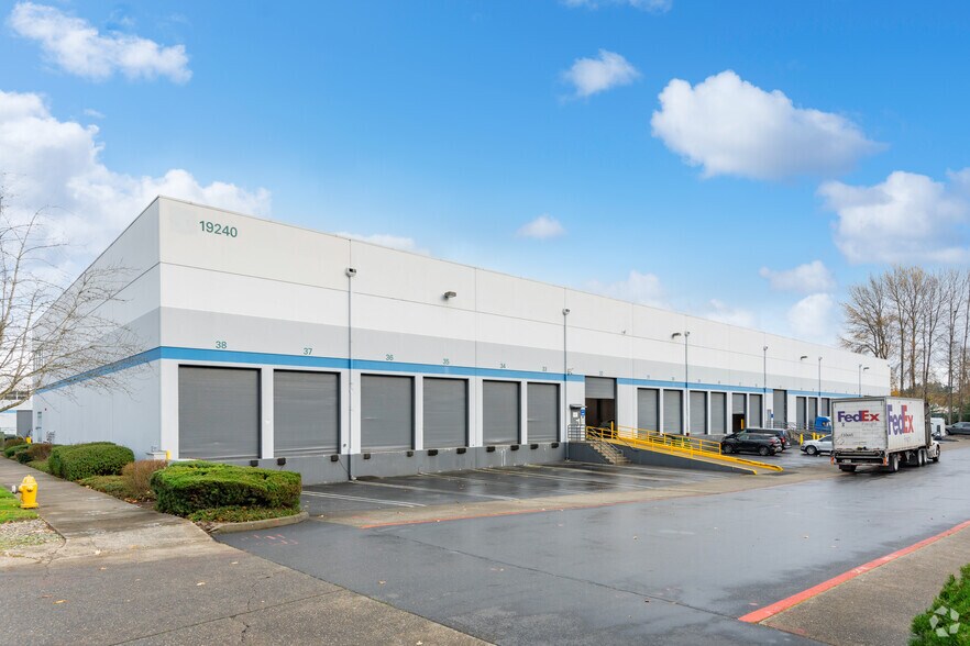 More Photos Of 19240 Des Moines Memorial Dr, Seatac Warehouse For Lease