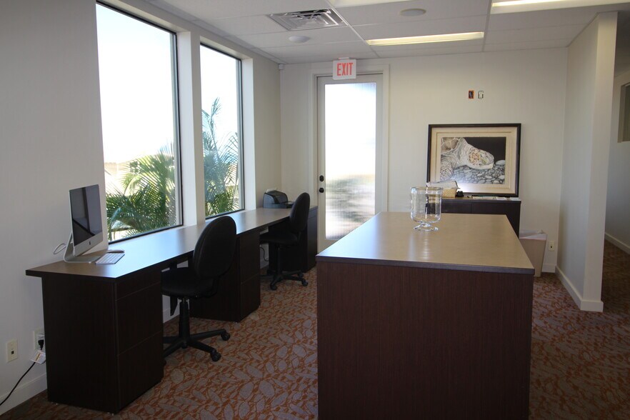 More Photos Of 75-5919 Walua Rd, Kailua Kona Office For Lease