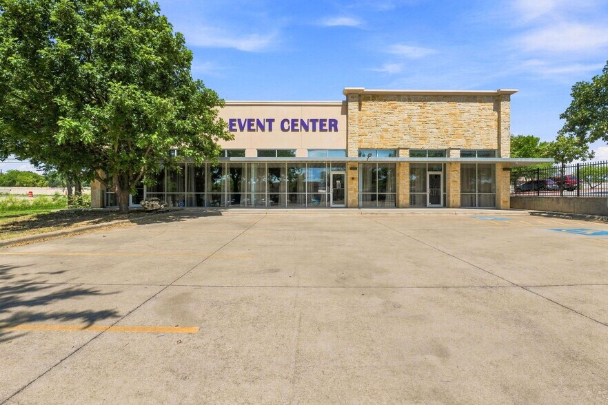 More Photos Of 11055 N IH-35, Austin Storefront For Lease