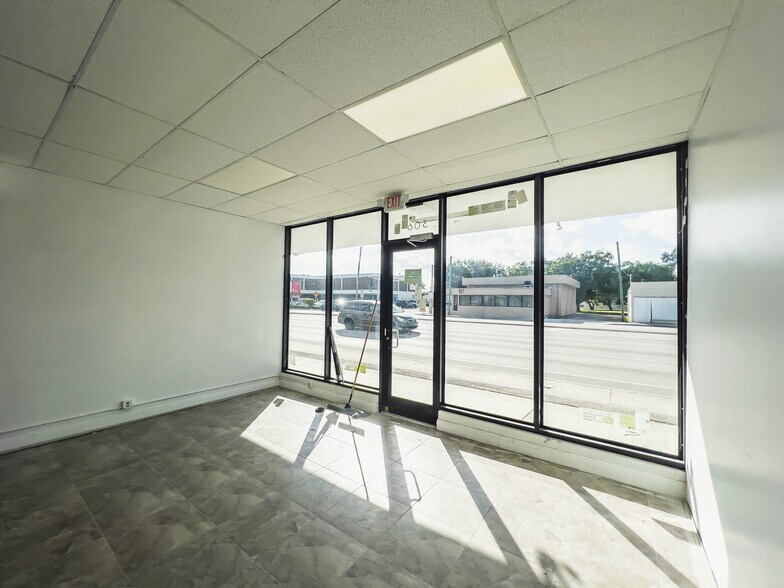 More Photos Of 300 W Hallandale Beach Blvd, Hallandale Beach Storefront Retail Office For Lease