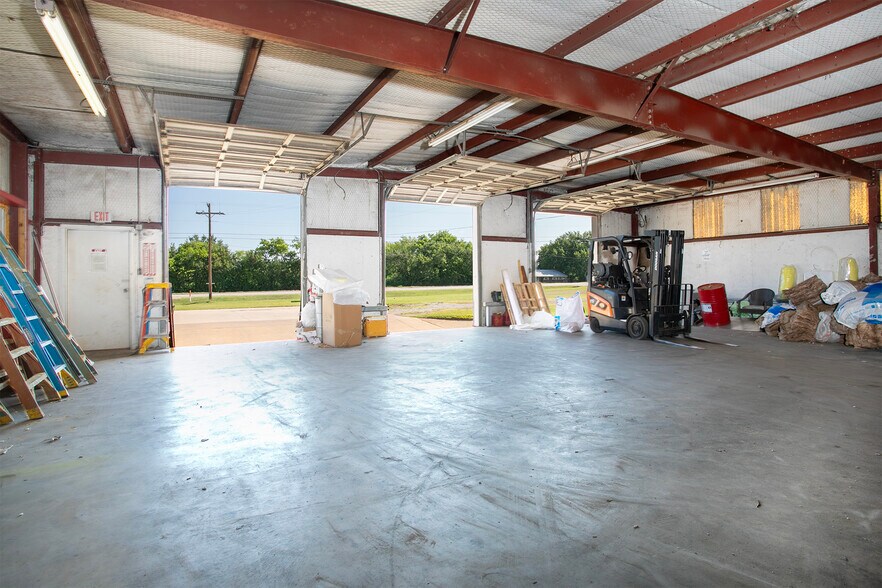 More Photos Of 15393 Highway 64 W, Tyler Warehouse For Lease