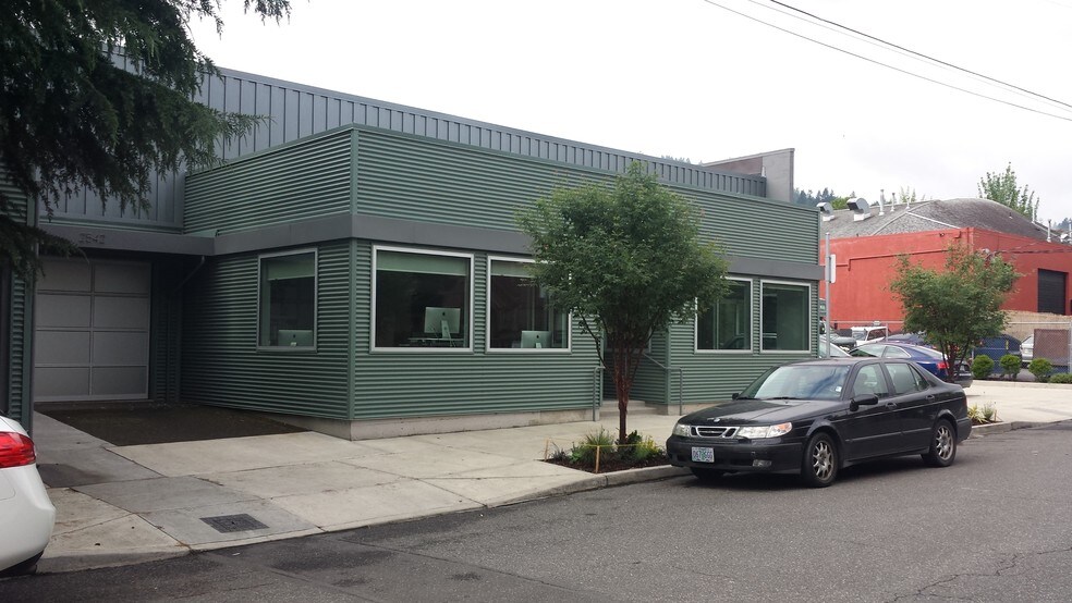 More Photos Of 2544 NW Upshur St, Portland Loft Creative Space For Lease