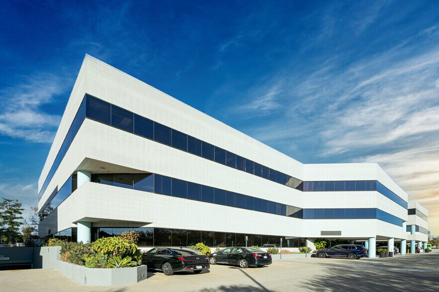 Primary Photo Of 6345 Balboa Blvd, Encino Office For Sale