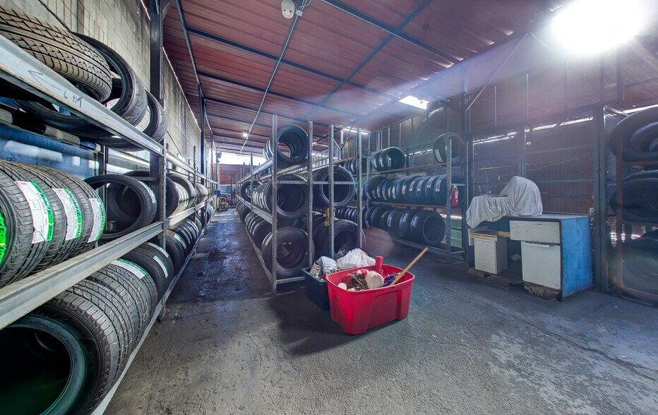 More Photos Of 1860 N Hacienda Blvd, La Puente Auto Repair For Sale