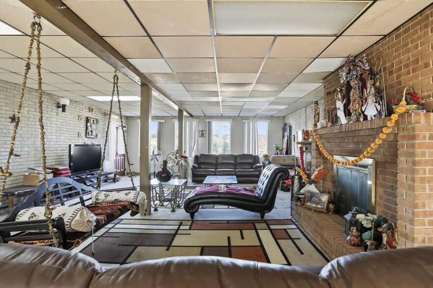 More Photos Of 501 S Breezewood Rd, Breezewood Specialty For Sale