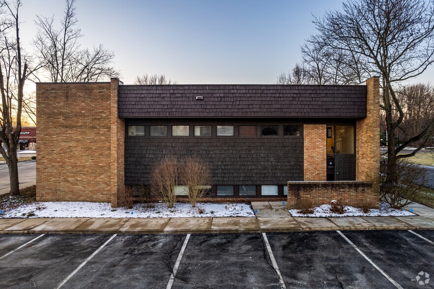 More Photos Of 3843 E Market St, Warren Medical For Lease