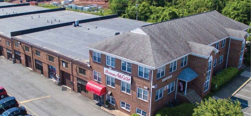 More Photos Of 8503-8505 Euclid Ave, Manassas Park Warehouse For Lease