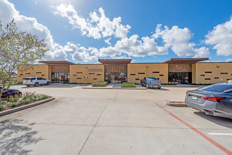 Primary Photo Of 107-113 Woodlawn Dr, Friendswood Medical For Lease