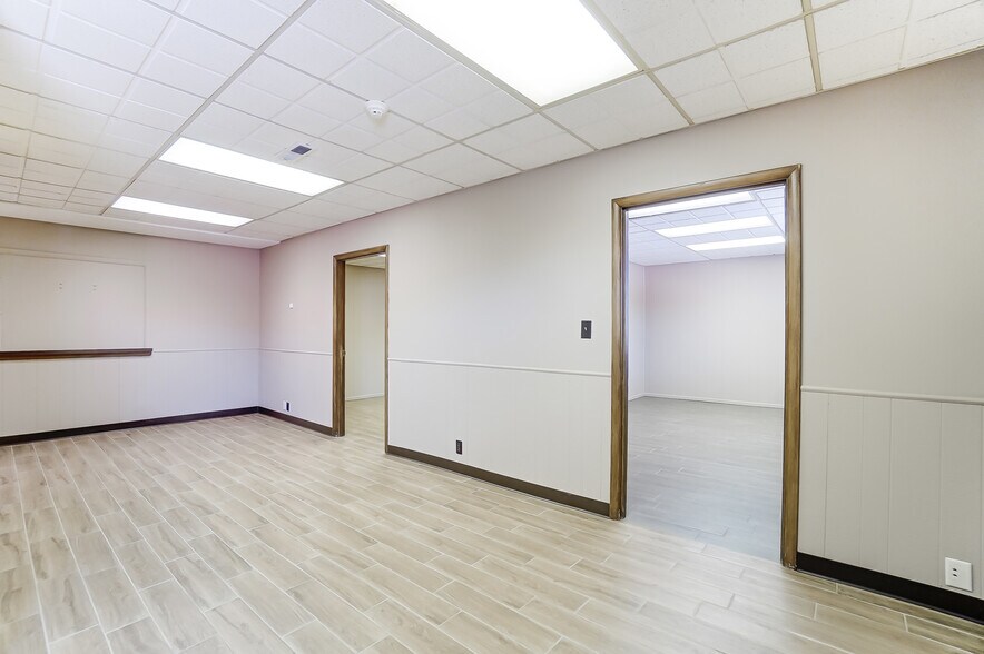 More Photos Of 112-120 N West St, Lima Storefront Retail Office For Lease