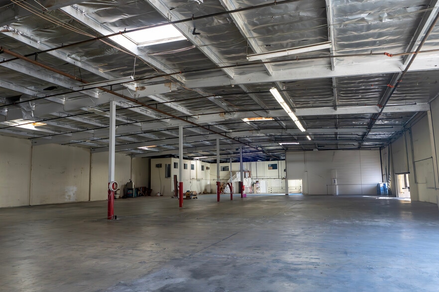 More Photos Of 1927 W 139th St, Gardena Manufacturing For Sale