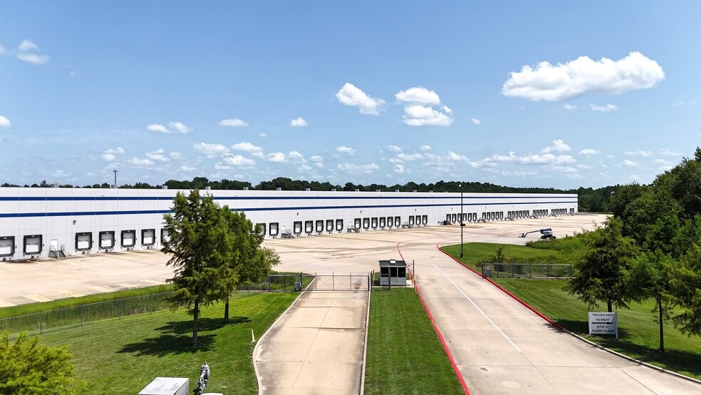 More Photos Of 5001 Greenwood Rd, Shreveport Distribution For Lease