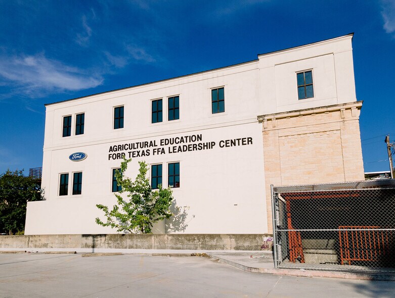 More Photos Of 614 E 12th St, Austin Office For Sale