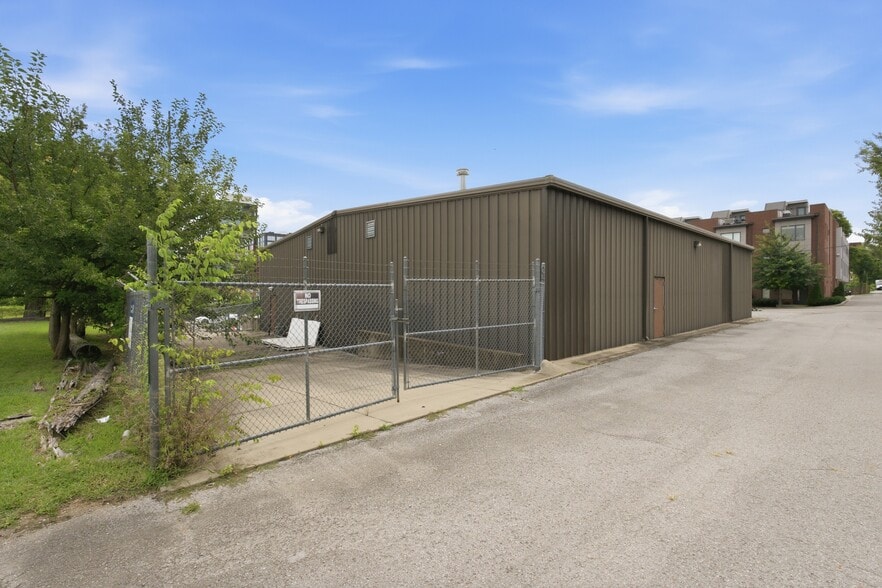 More Photos Of 1403 2nd Ave N, Nashville Warehouse For Lease