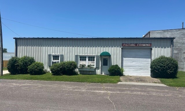 More Photos Of 203 1st St, Martinsburg General Retail For Sale