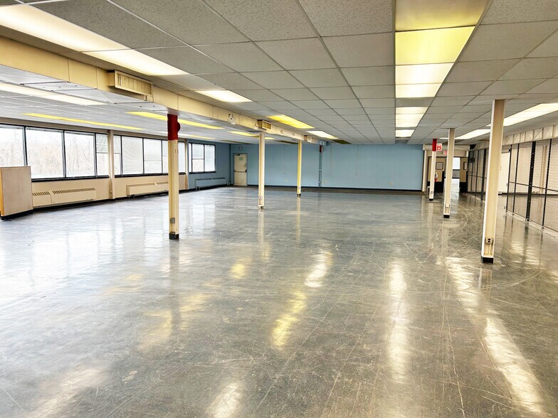 More Photos Of 93 Broadway, Menands Light Manufacturing For Sale