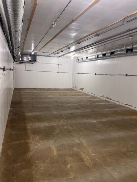 More Photos Of 1010 34th St, Bakersfield Warehouse For Sale