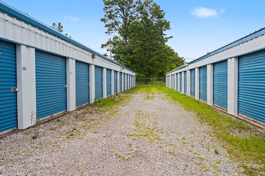 More Photos Of 105 Progress Center Plz, Centerville Self Storage For Sale