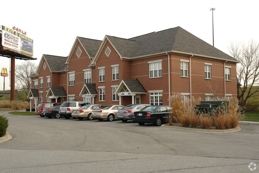 More Photos Of 601 N Shore Dr, Jeffersonville Medical For Sale
