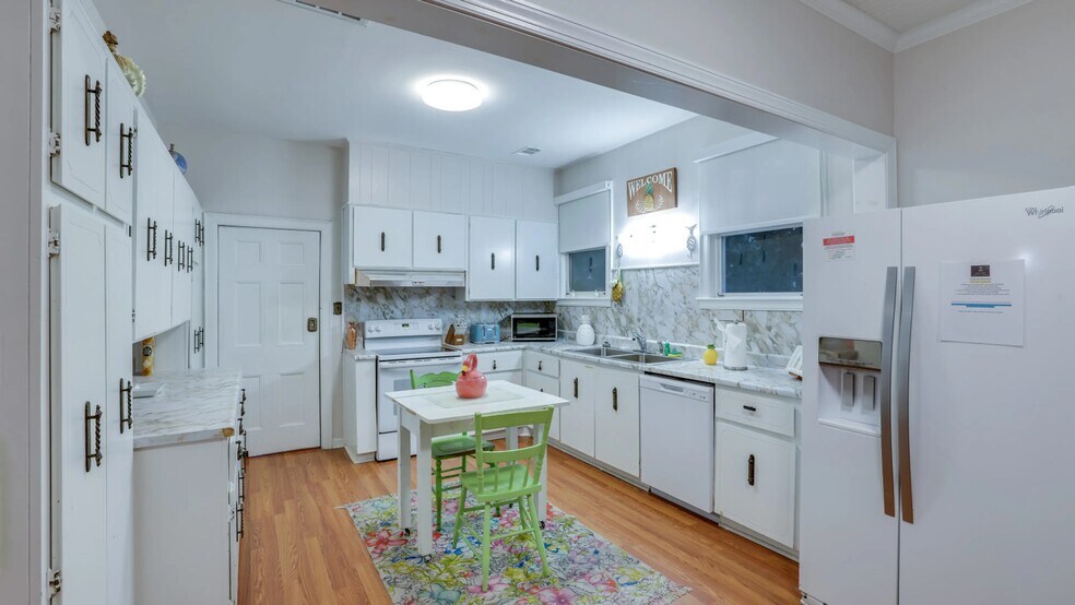More Photos Of 15 15th St, Tybee Island Specialty For Sale