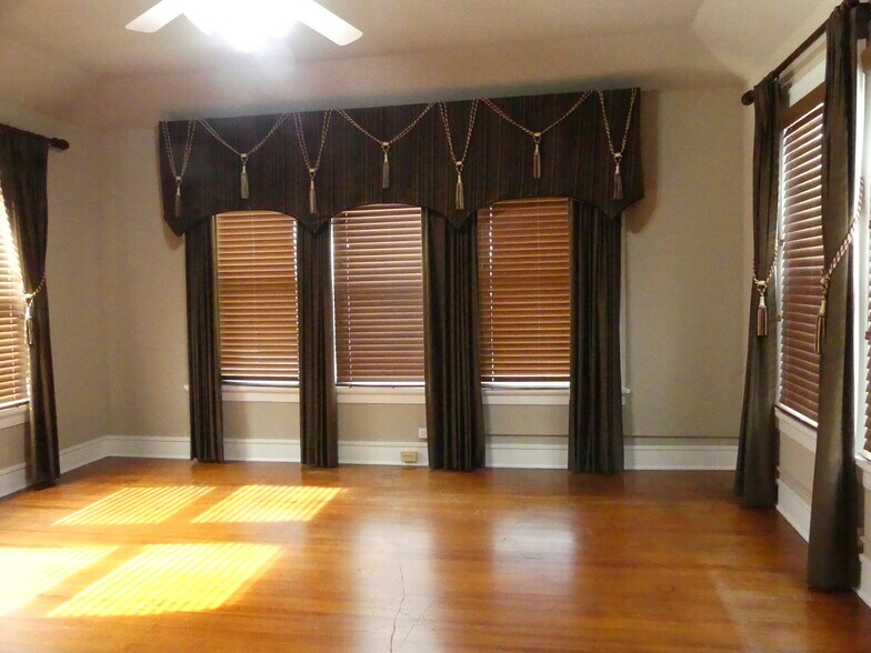 More Photos Of 304 S Trinity St, Decatur Office Residential For Lease