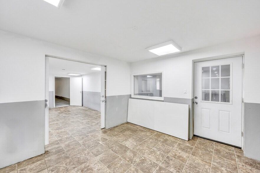 More Photos Of 28 Main St, Hempstead Storefront Retail Residential For Lease