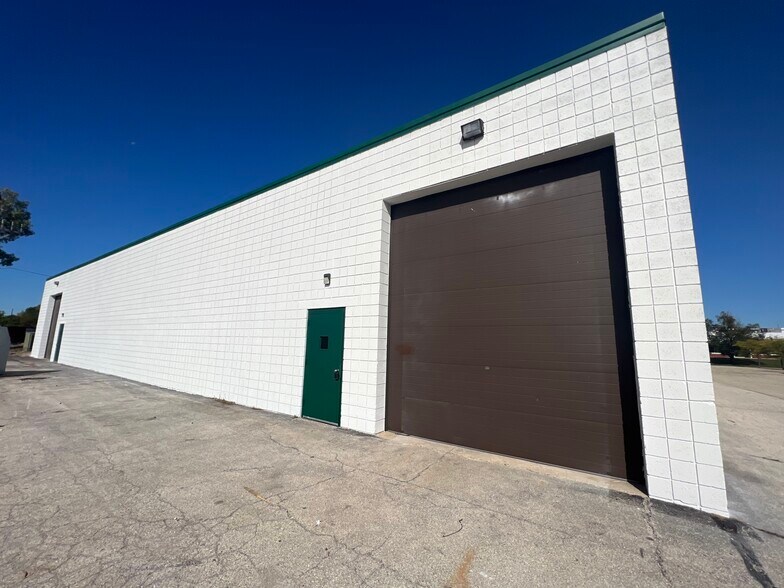 More Photos Of N90W14635 Commerce Dr, Menomonee Falls Manufacturing For Sale