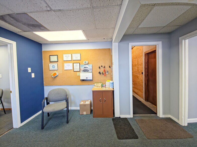 More Photos Of 7 Colonel Dr, Bourne Auto Repair For Sale