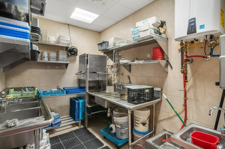 More Photos Of 340 Hamilton St, Albany Restaurant For Sale