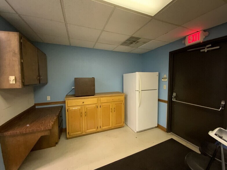 More Photos Of 2415 N Gateway Ave, Harriman Medical For Sale